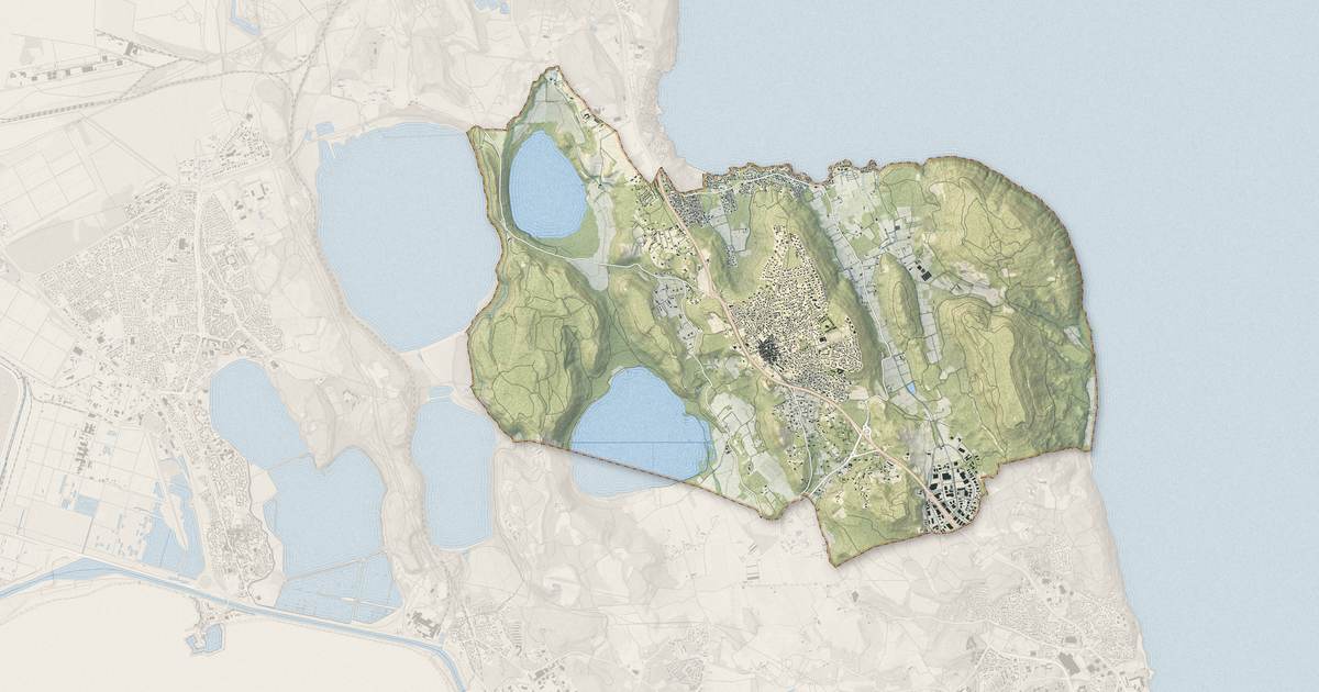 Portrait cartographique de Saint-Mitre-les-Remparts : relief, eau, forêts, bâti et voies, calculés à partir des données de l'IGN