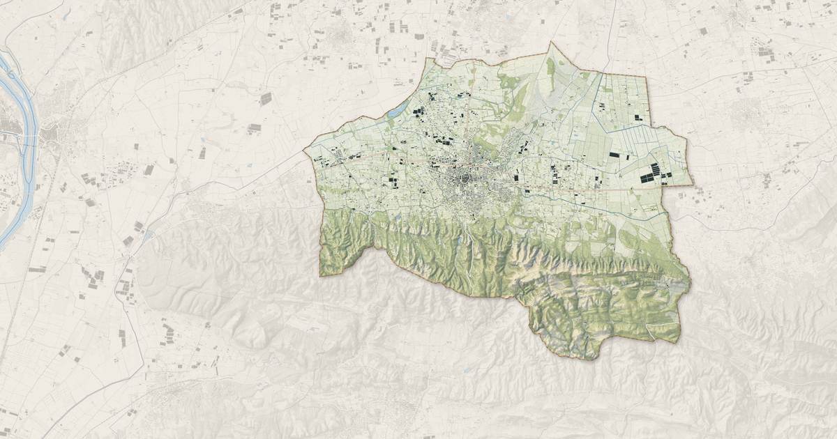 Portrait cartographique de Saint-Rémy-de-Provence : relief, eau, forêts, bâti et voies, calculés à partir des données de l'IGN