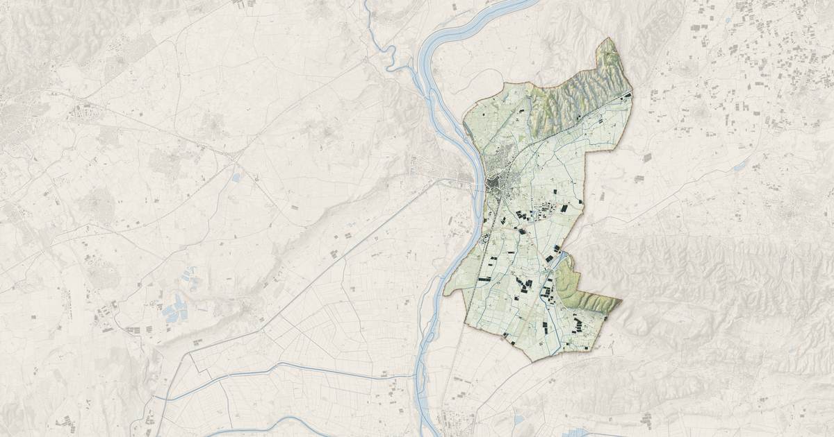 Portrait cartographique de Tarascon : relief, eau, forêts, bâti et voies, calculés à partir des données de l'IGN