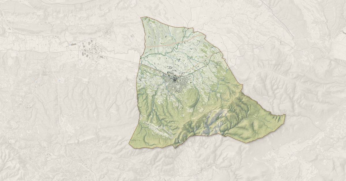 Portrait cartographique de Trets : relief, eau, forêts, bâti et voies, calculés à partir des données de l'IGN