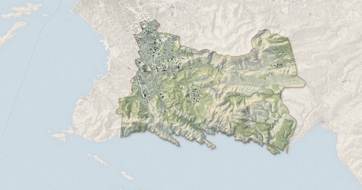 Portrait cartographique de Marseille 9e Arrondissement : relief, eau, forêts, bâti et voies, calculés à partir des données de l'IGN