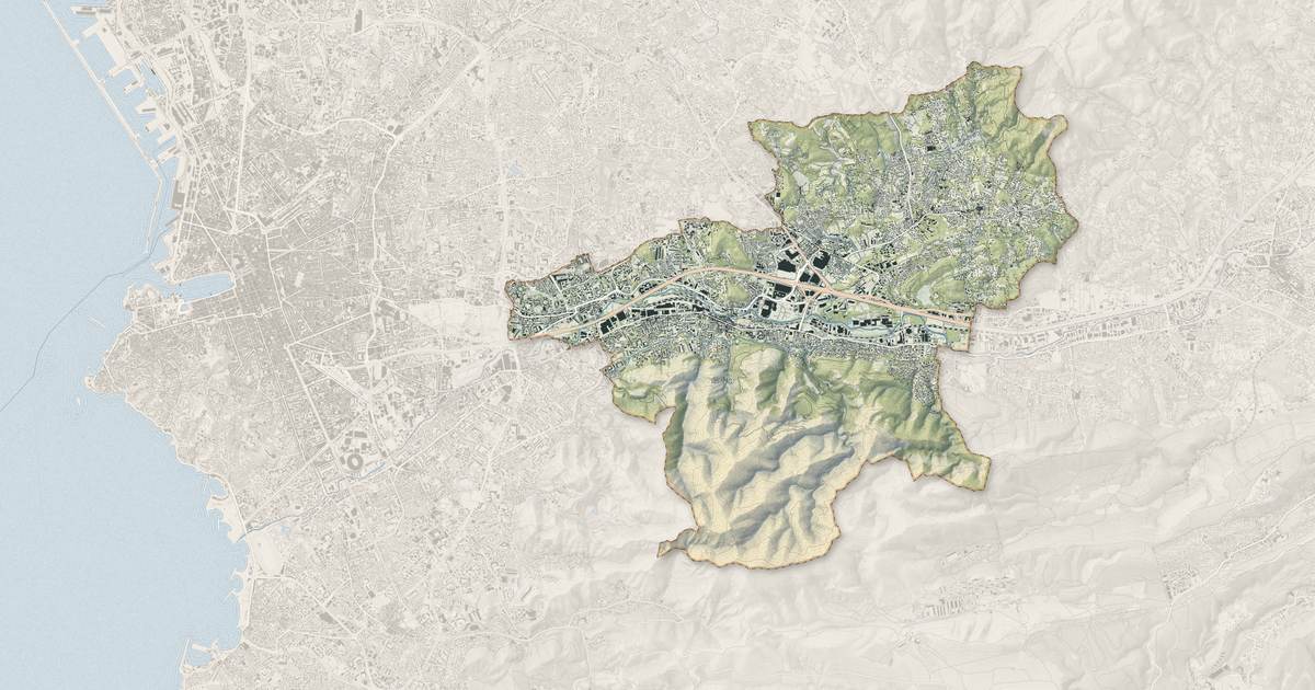 Portrait cartographique de Marseille 11e Arrondissement : relief, eau, forêts, bâti et voies, calculés à partir des données de l'IGN