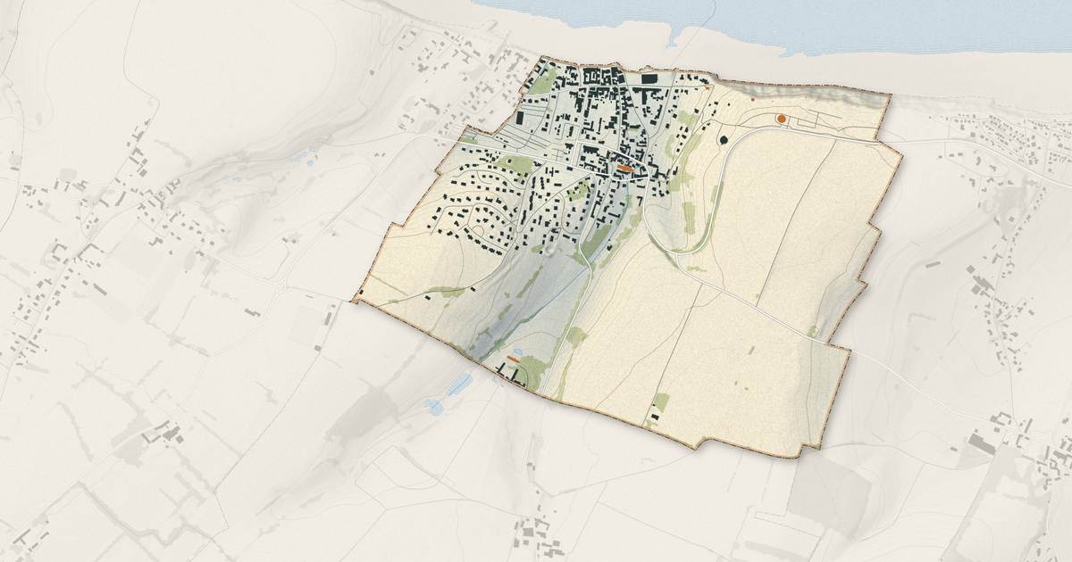 Portrait cartographique de Arromanches-les-Bains : relief, eau, forêts, bâti et voies, calculés à partir des données de l'IGN