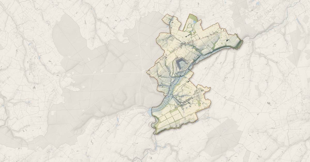 Portrait cartographique de Balleroy-sur-Drôme : relief, eau, forêts, bâti et voies, calculés à partir des données de l'IGN