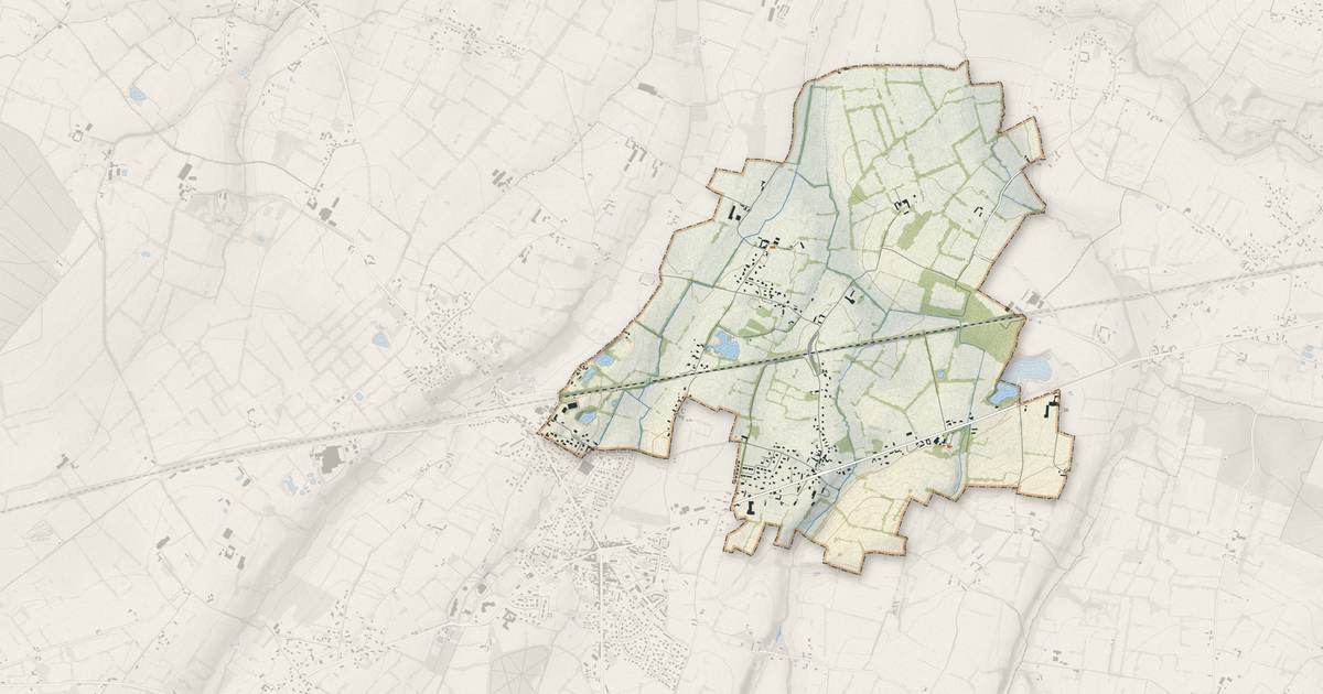 Portrait cartographique de Le Breuil-en-Bessin : relief, eau, forêts, bâti et voies, calculés à partir des données de l'IGN