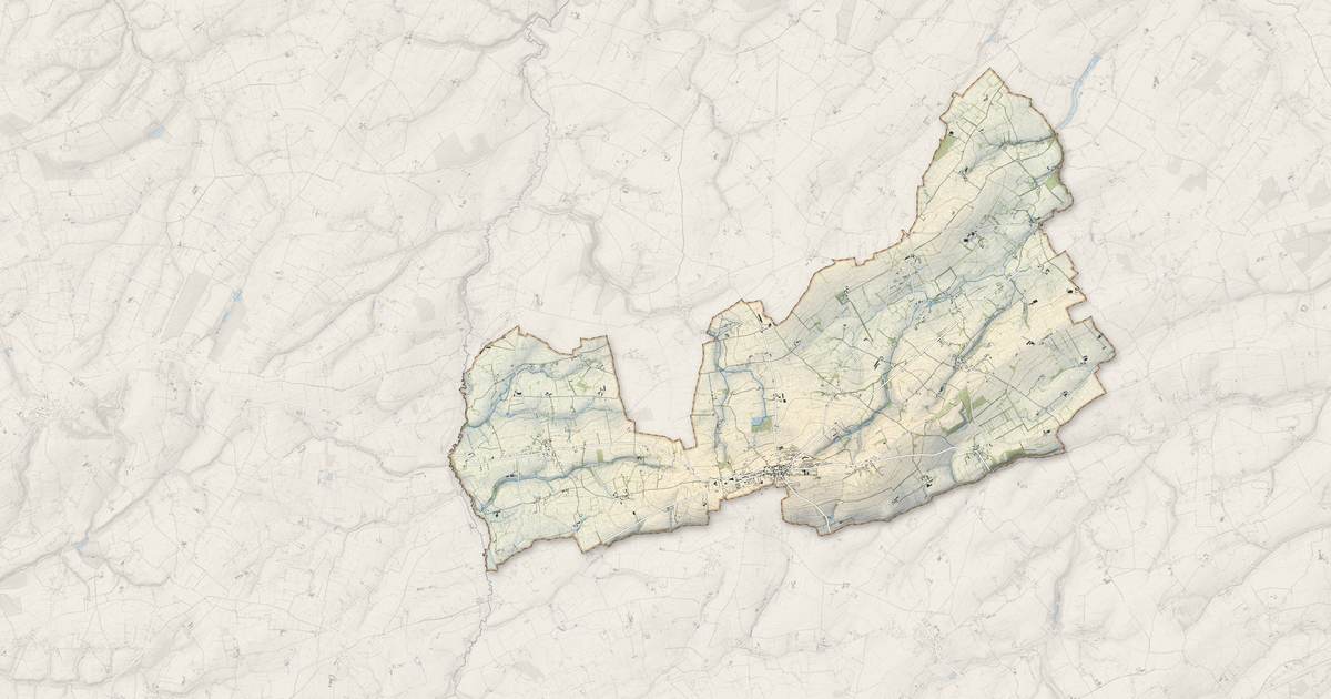 Portrait cartographique de Caumont-sur-Aure : relief, eau, forêts, bâti et voies, calculés à partir des données de l'IGN