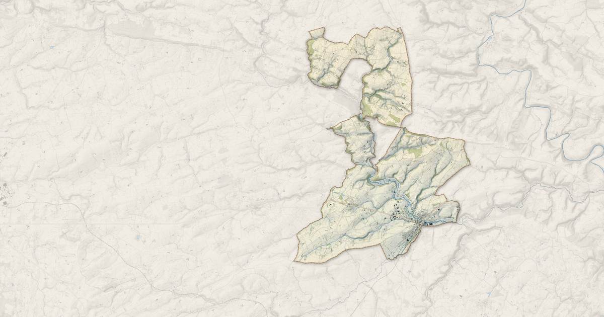 Portrait cartographique de Condé-en-Normandie : relief, eau, forêts, bâti et voies, calculés à partir des données de l'IGN