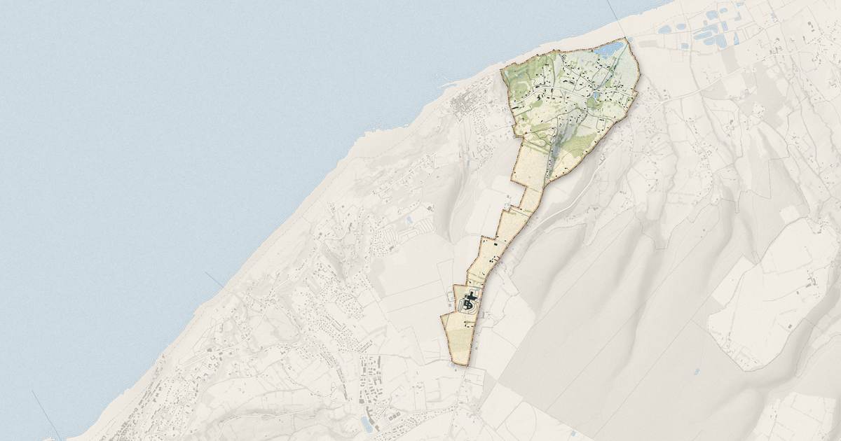 Portrait cartographique de Cricquebœuf : relief, eau, forêts, bâti et voies, calculés à partir des données de l'IGN