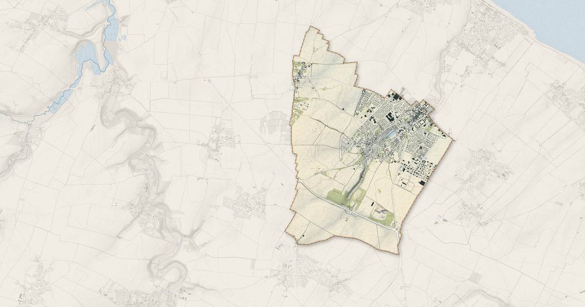 Portrait cartographique de Douvres-la-Délivrande : relief, eau, forêts, bâti et voies, calculés à partir des données de l'IGN