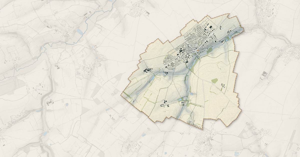 Portrait cartographique de Évrecy : relief, eau, forêts, bâti et voies, calculés à partir des données de l'IGN