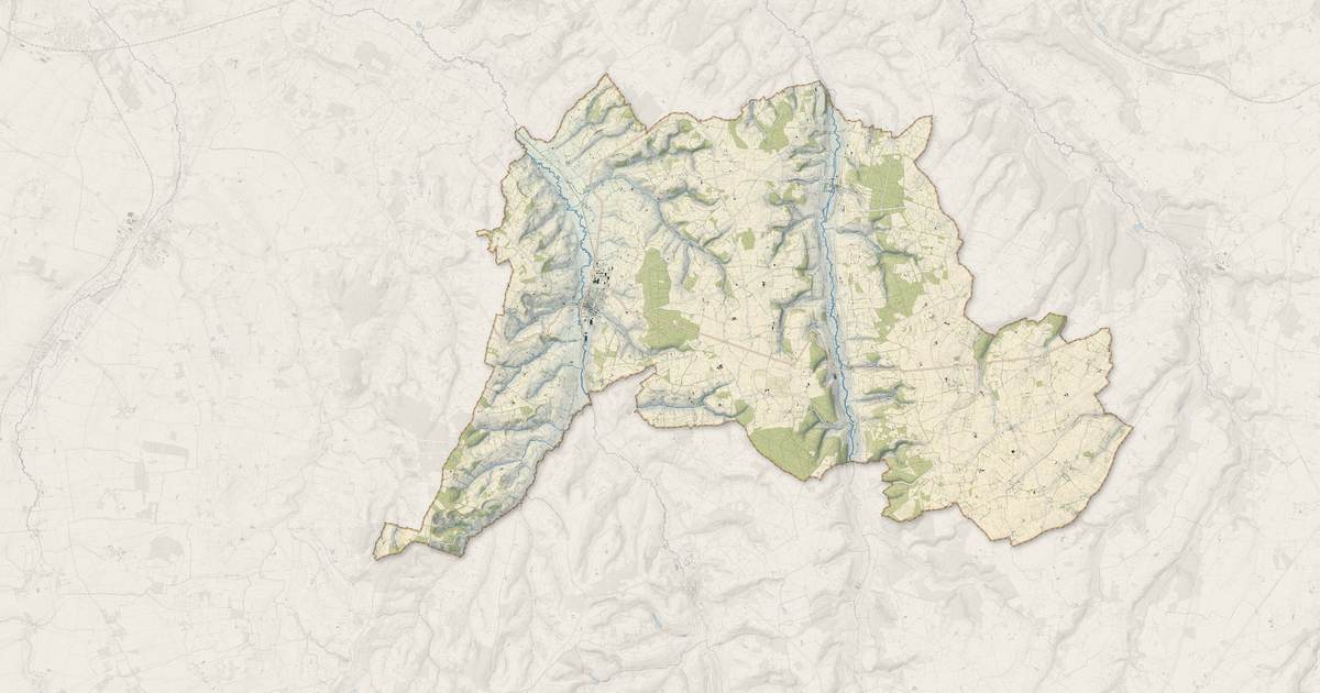 Portrait cartographique de Livarot-Pays-d'Auge : relief, eau, forêts, bâti et voies, calculés à partir des données de l'IGN