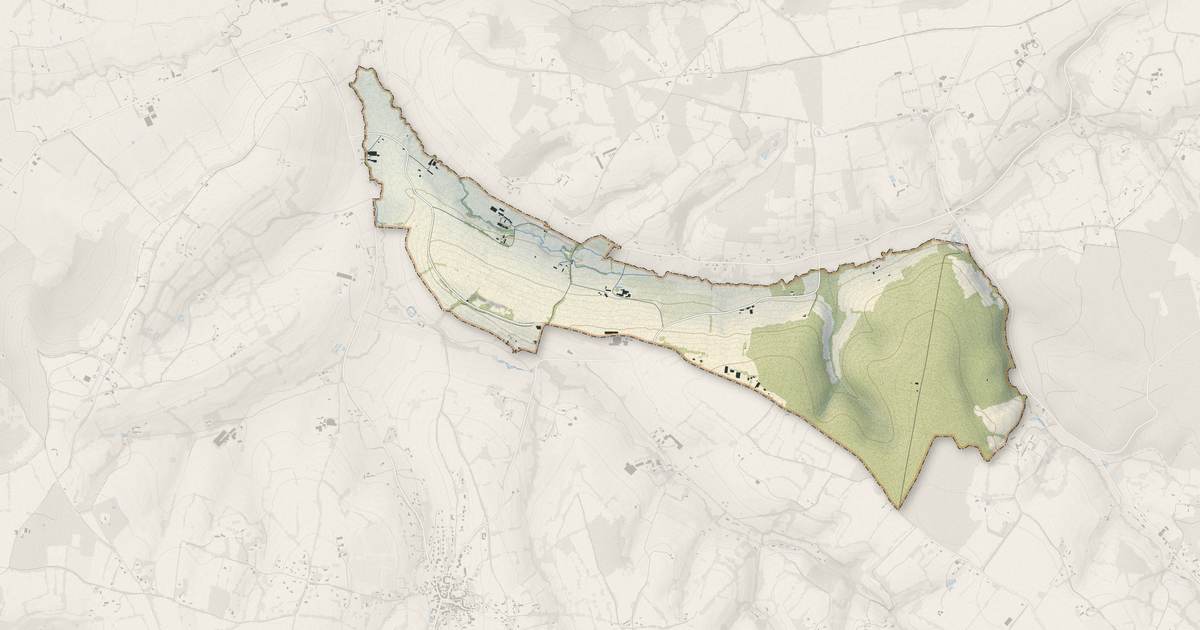 Portrait cartographique de Montreuil-en-Auge : relief, eau, forêts, bâti et voies, calculés à partir des données de l'IGN