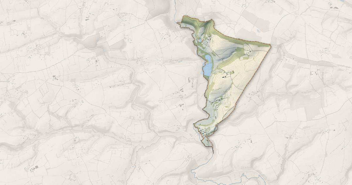 Portrait cartographique de Pontécoulant : relief, eau, forêts, bâti et voies, calculés à partir des données de l'IGN