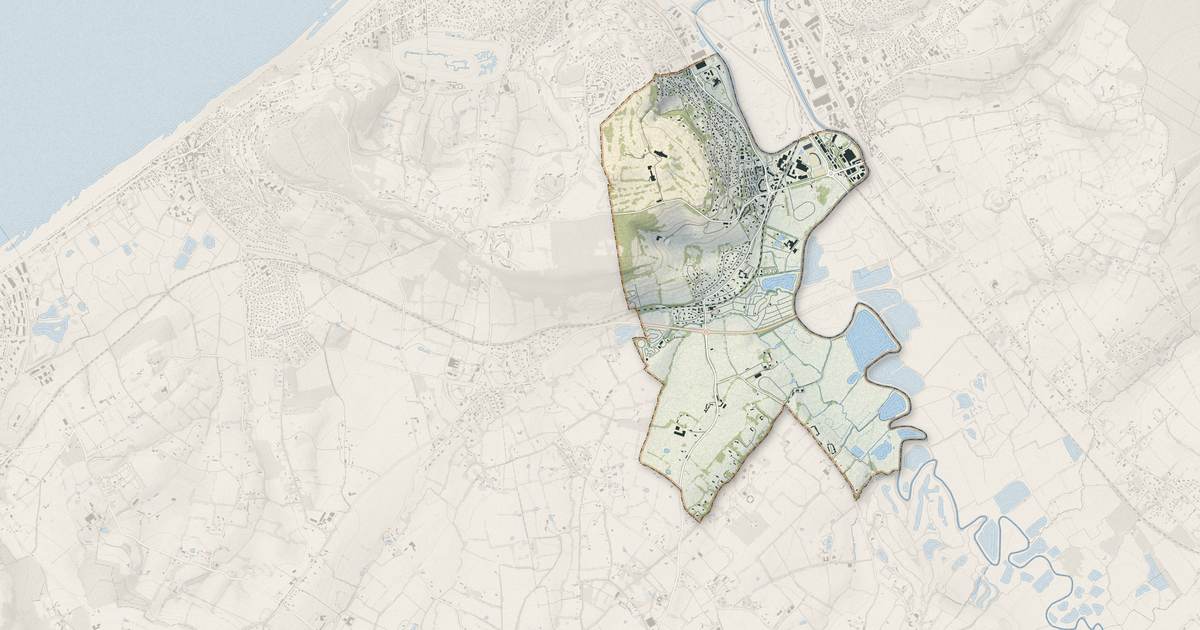 Portrait cartographique de Saint-Arnoult : relief, eau, forêts, bâti et voies, calculés à partir des données de l'IGN