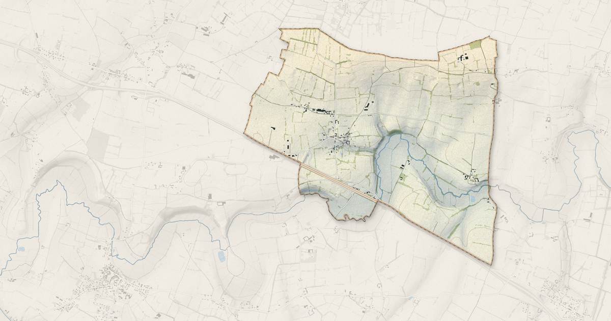 Portrait cartographique de Surrain : relief, eau, forêts, bâti et voies, calculés à partir des données de l'IGN