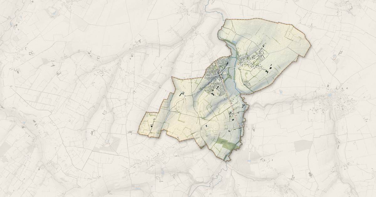 Portrait cartographique de Tilly-sur-Seulles : relief, eau, forêts, bâti et voies, calculés à partir des données de l'IGN