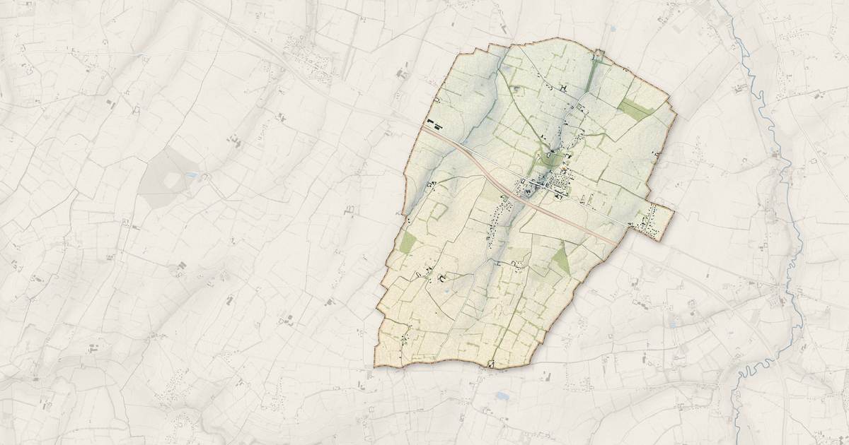 Portrait cartographique de Tour-en-Bessin : relief, eau, forêts, bâti et voies, calculés à partir des données de l'IGN