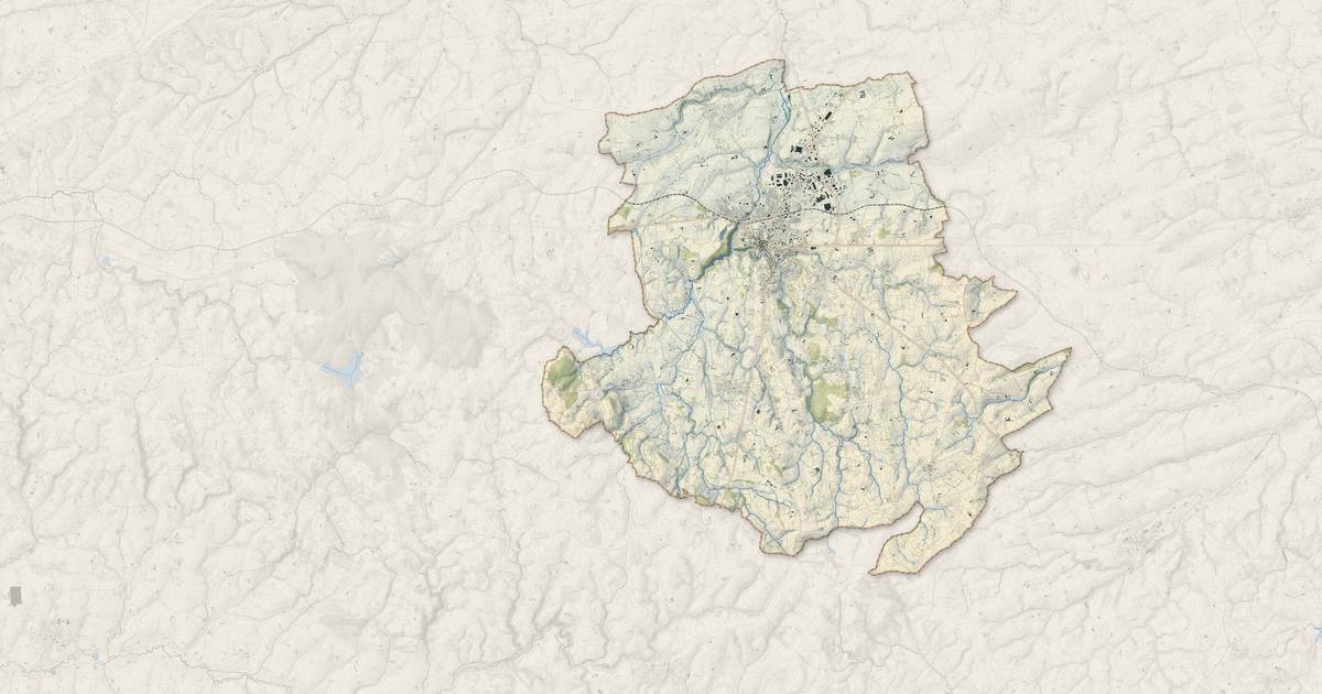Portrait cartographique de Vire Normandie : relief, eau, forêts, bâti et voies, calculés à partir des données de l'IGN