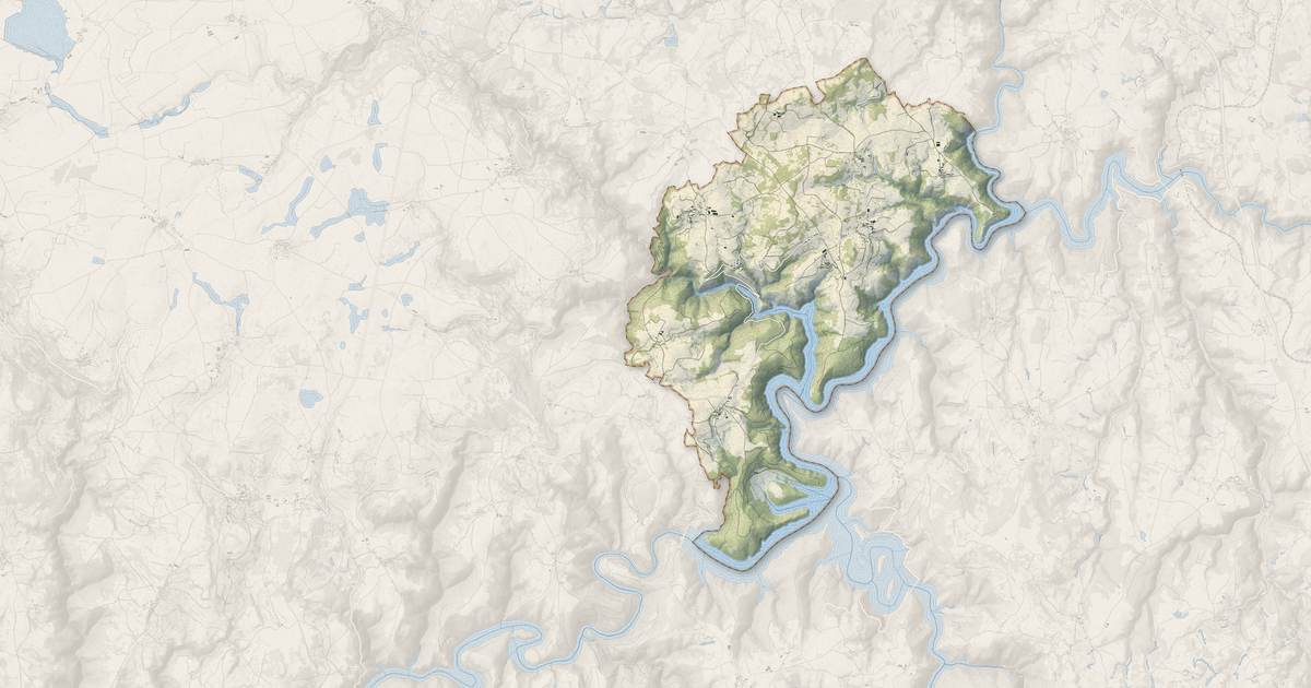 Portrait cartographique de Alleuze : relief, eau, forêts, bâti et voies, calculés à partir des données de l'IGN