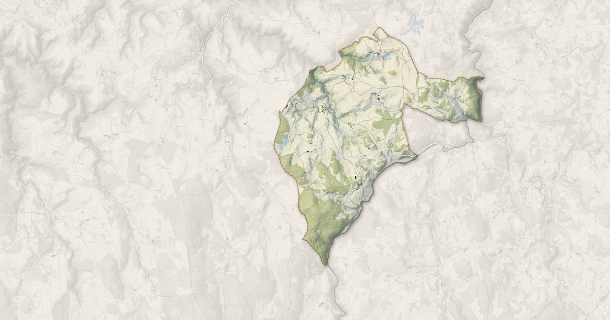 Portrait cartographique de Anterrieux : relief, eau, forêts, bâti et voies, calculés à partir des données de l'IGN