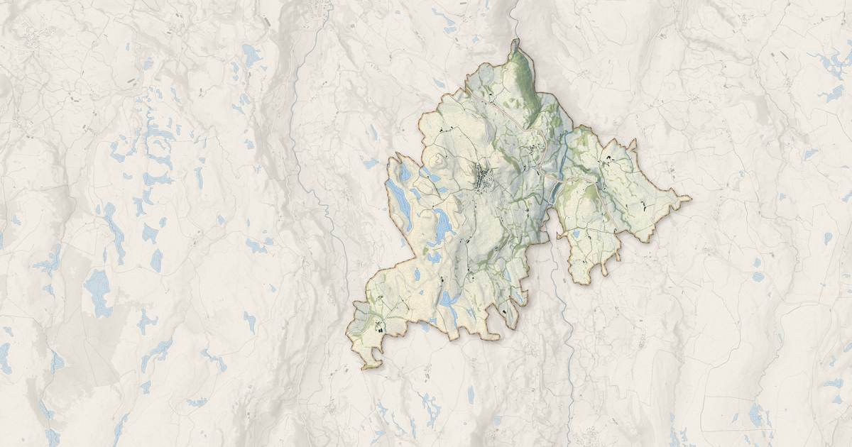Portrait cartographique de Apchon : relief, eau, forêts, bâti et voies, calculés à partir des données de l'IGN