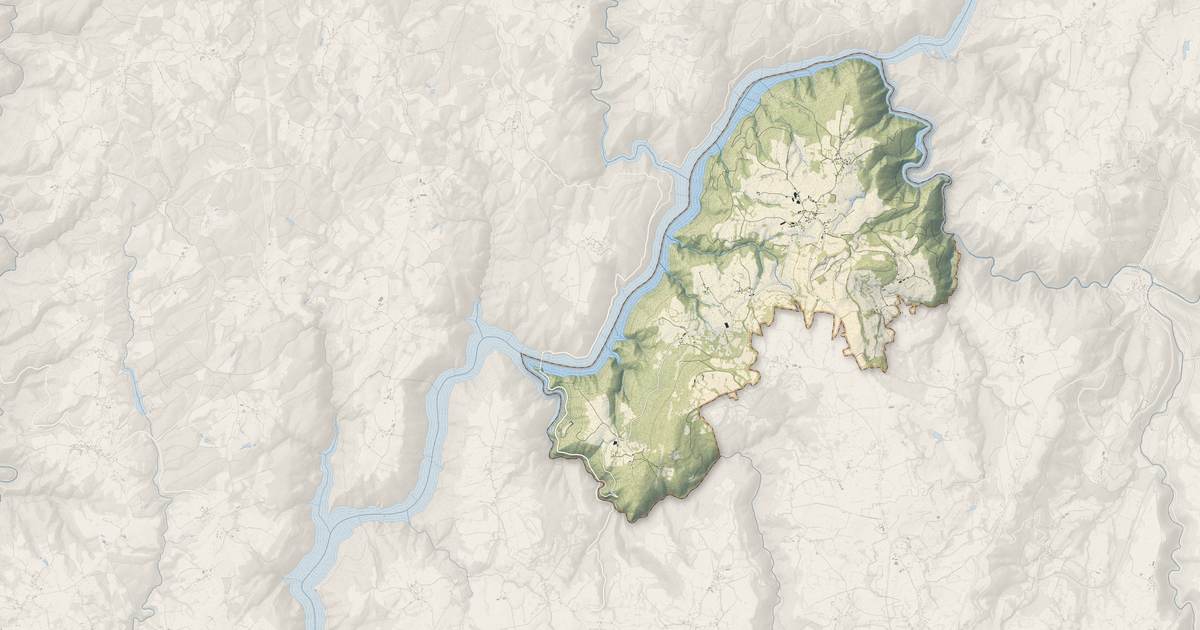 Portrait cartographique de Arches : relief, eau, forêts, bâti et voies, calculés à partir des données de l'IGN