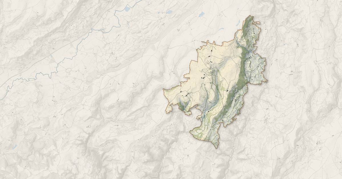 Portrait cartographique de Badailhac : relief, eau, forêts, bâti et voies, calculés à partir des données de l'IGN