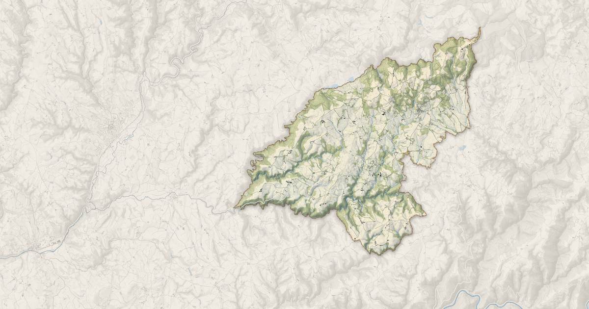 Portrait cartographique de Puycapel : relief, eau, forêts, bâti et voies, calculés à partir des données de l'IGN