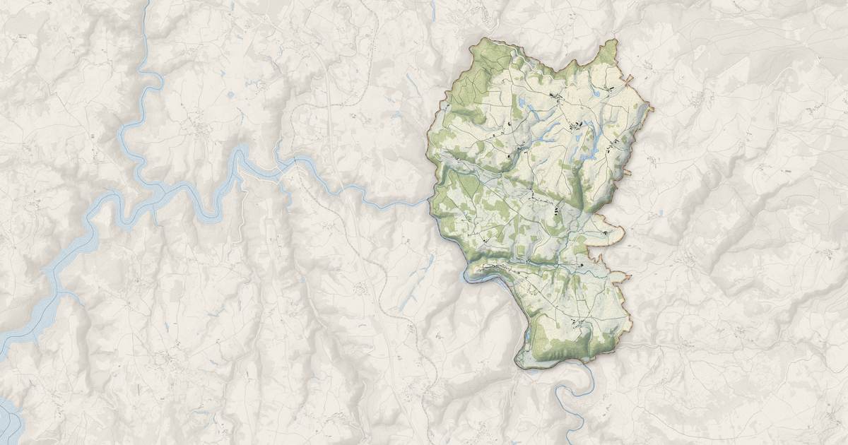 Portrait cartographique de Chaliers : relief, eau, forêts, bâti et voies, calculés à partir des données de l'IGN
