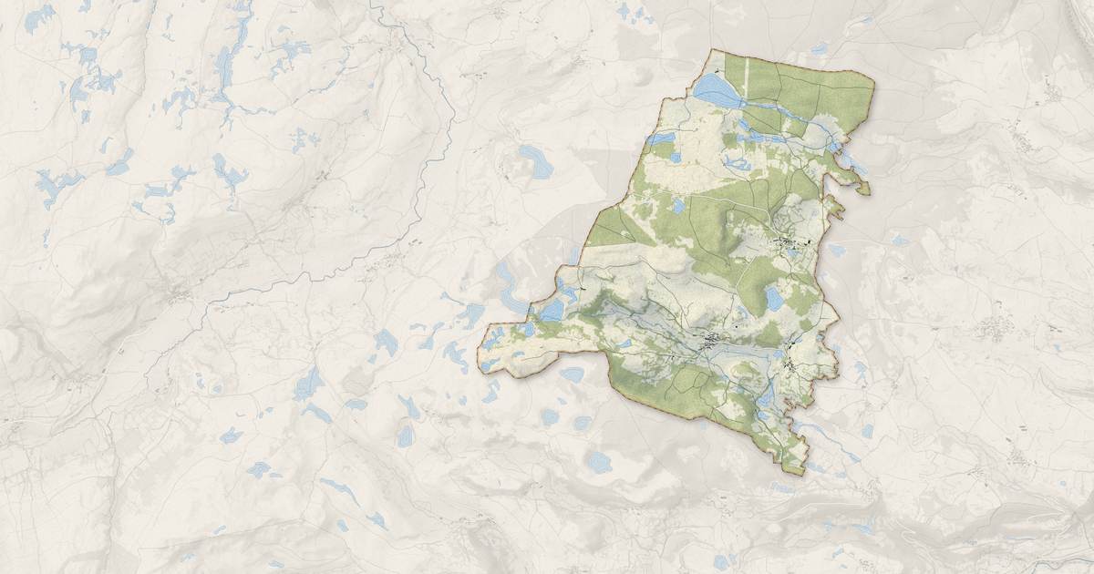 Portrait cartographique de Chavagnac : relief, eau, forêts, bâti et voies, calculés à partir des données de l'IGN