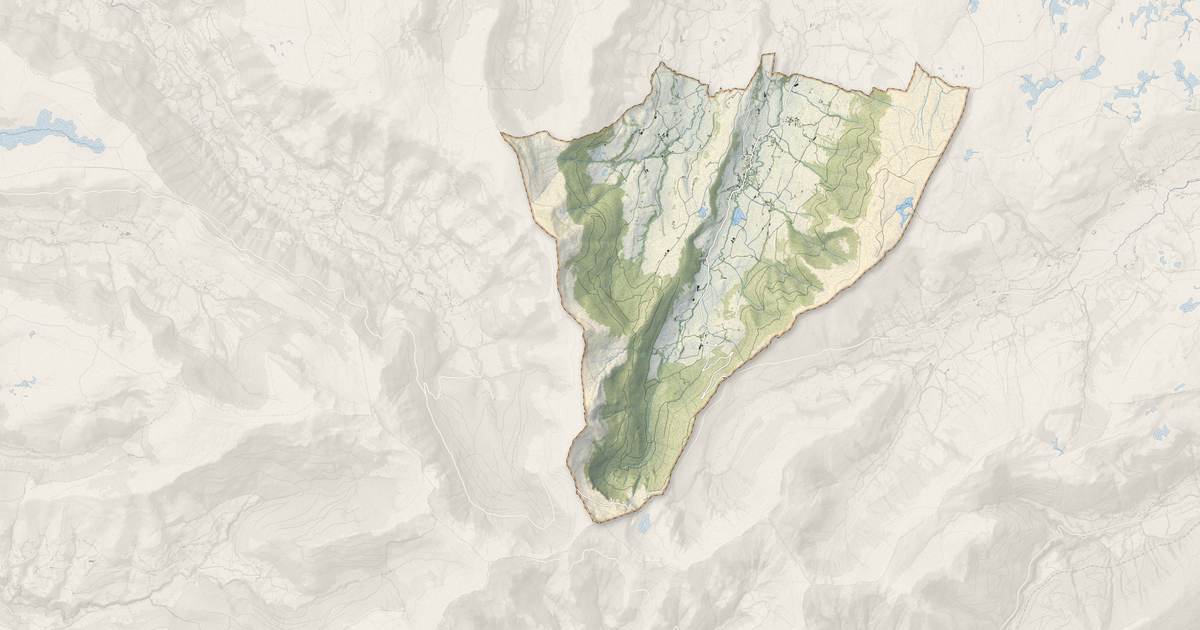 Portrait cartographique de Le Claux : relief, eau, forêts, bâti et voies, calculés à partir des données de l'IGN