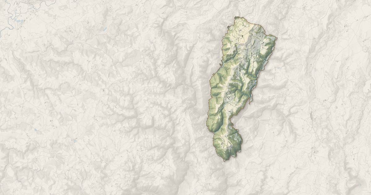 Portrait cartographique de Cros-de-Ronesque : relief, eau, forêts, bâti et voies, calculés à partir des données de l'IGN