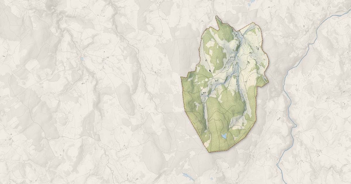 Portrait cartographique de Deux-Verges : relief, eau, forêts, bâti et voies, calculés à partir des données de l'IGN