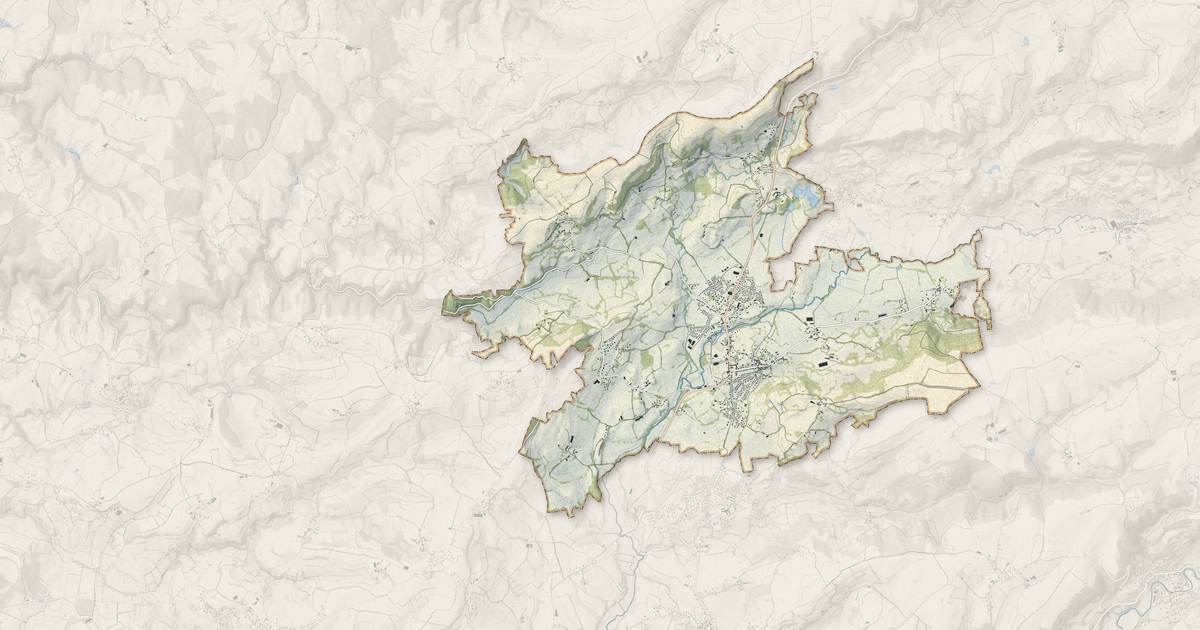 Portrait cartographique de Jussac : relief, eau, forêts, bâti et voies, calculés à partir des données de l'IGN