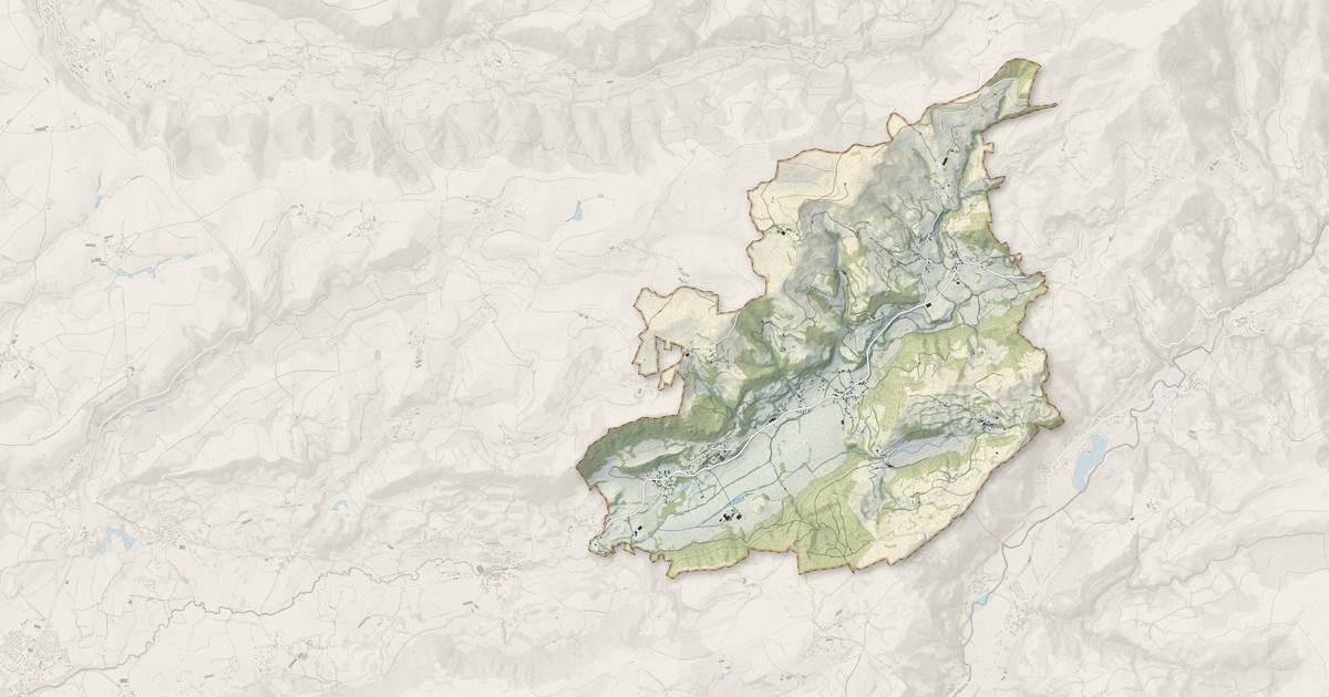 Portrait cartographique de Laroquevieille : relief, eau, forêts, bâti et voies, calculés à partir des données de l'IGN