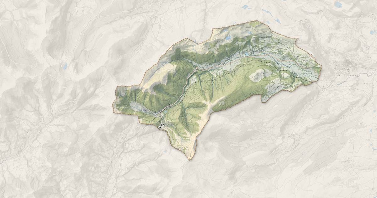 Portrait cartographique de Laveissière : relief, eau, forêts, bâti et voies, calculés à partir des données de l'IGN