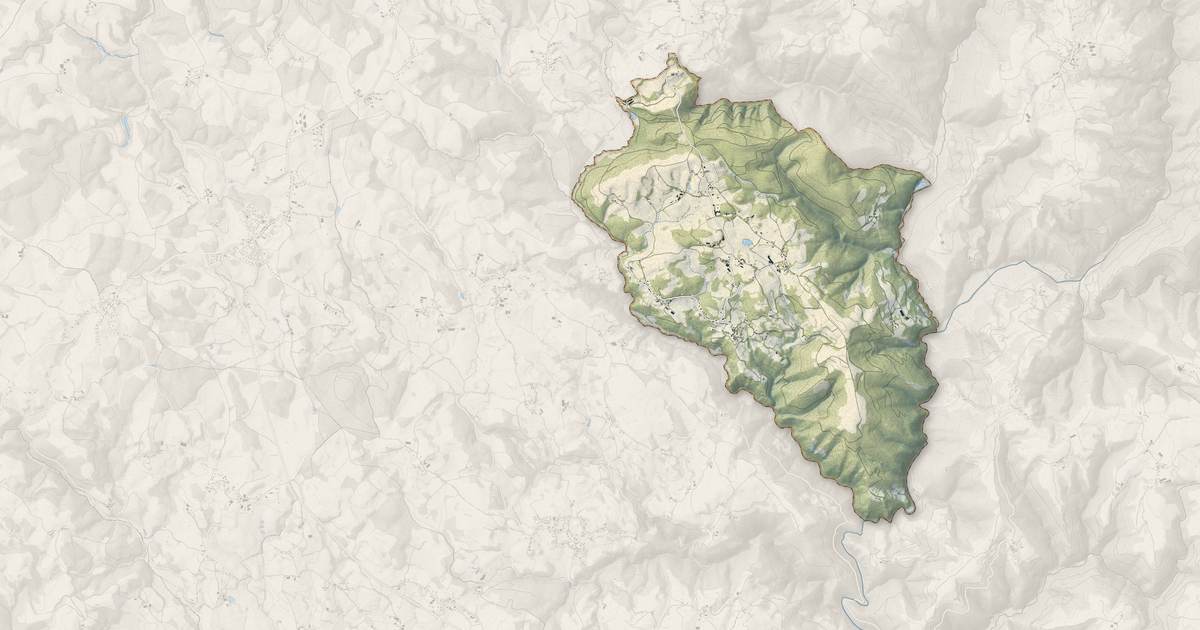 Portrait cartographique de Leucamp : relief, eau, forêts, bâti et voies, calculés à partir des données de l'IGN