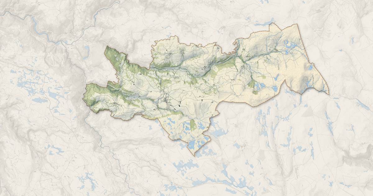 Portrait cartographique de Marcenat : relief, eau, forêts, bâti et voies, calculés à partir des données de l'IGN
