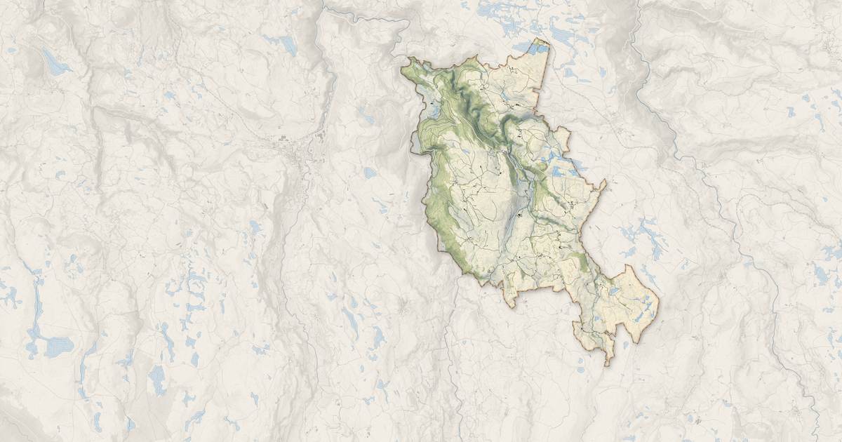 Portrait cartographique de Marchastel : relief, eau, forêts, bâti et voies, calculés à partir des données de l'IGN