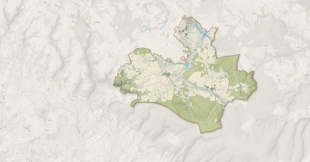 Portrait cartographique de Montchamp : relief, eau, forêts, bâti et voies, calculés à partir des données de l'IGN