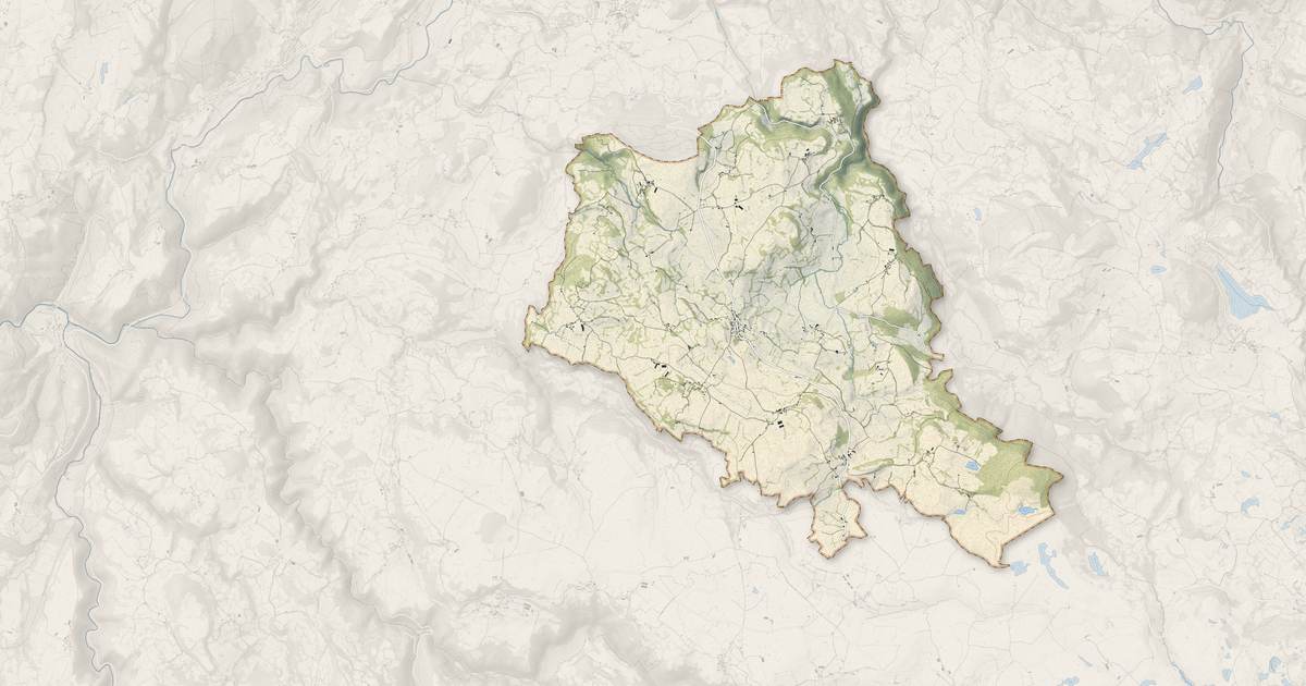Portrait cartographique de Le Monteil : relief, eau, forêts, bâti et voies, calculés à partir des données de l'IGN