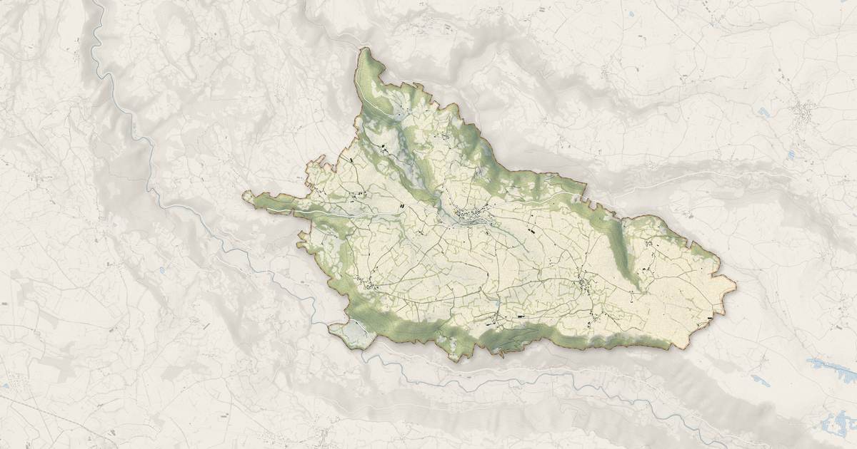 Portrait cartographique de Moussages : relief, eau, forêts, bâti et voies, calculés à partir des données de l'IGN