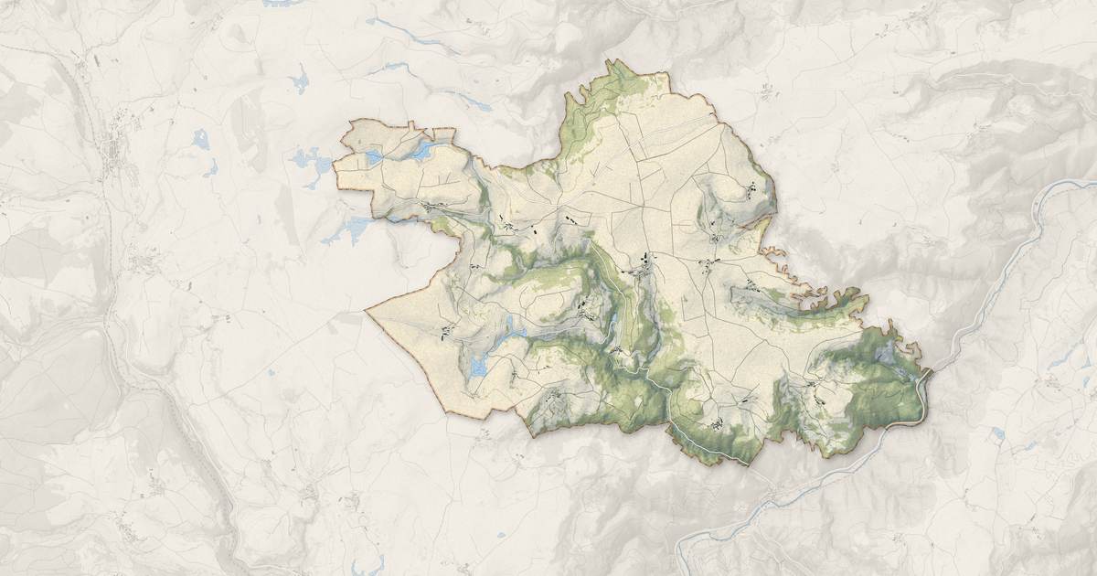 Portrait cartographique de Peyrusse : relief, eau, forêts, bâti et voies, calculés à partir des données de l'IGN