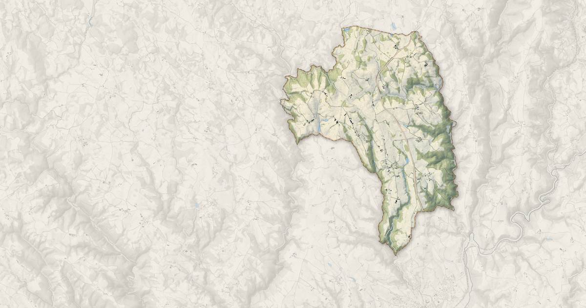 Portrait cartographique de Quézac : relief, eau, forêts, bâti et voies, calculés à partir des données de l'IGN