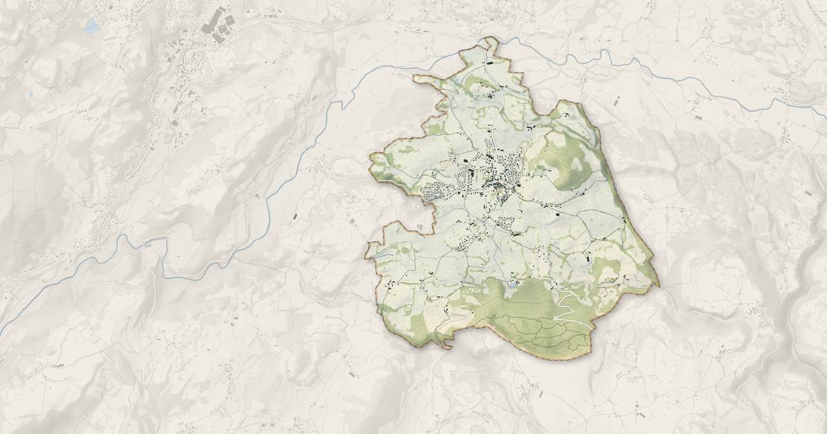 Portrait cartographique de Saignes : relief, eau, forêts, bâti et voies, calculés à partir des données de l'IGN