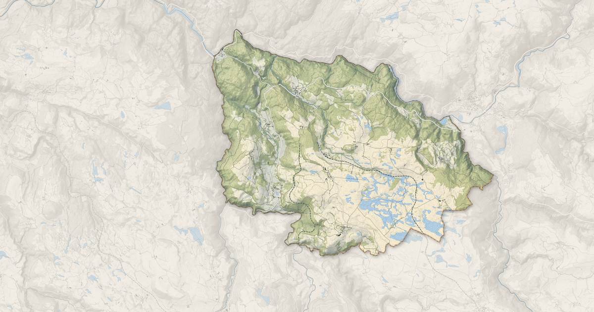 Portrait cartographique de Saint-Amandin : relief, eau, forêts, bâti et voies, calculés à partir des données de l'IGN