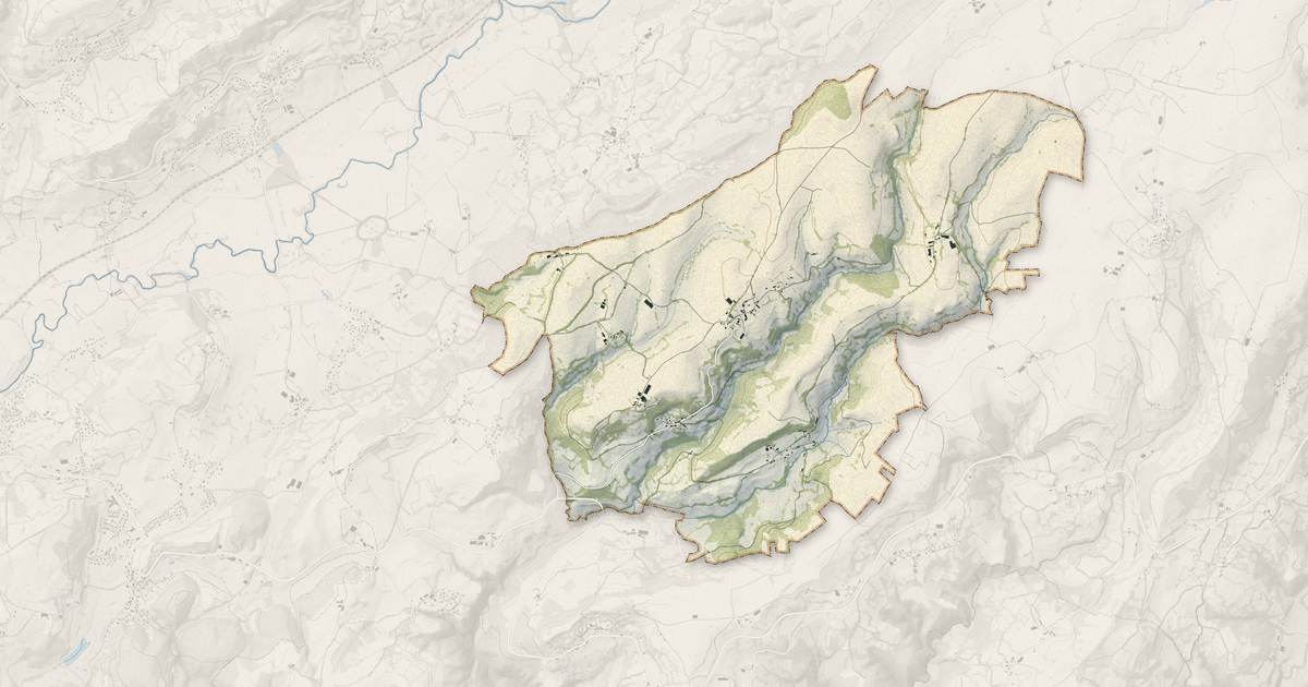 Portrait cartographique de Saint-Étienne-de-Carlat : relief, eau, forêts, bâti et voies, calculés à partir des données de l'IGN