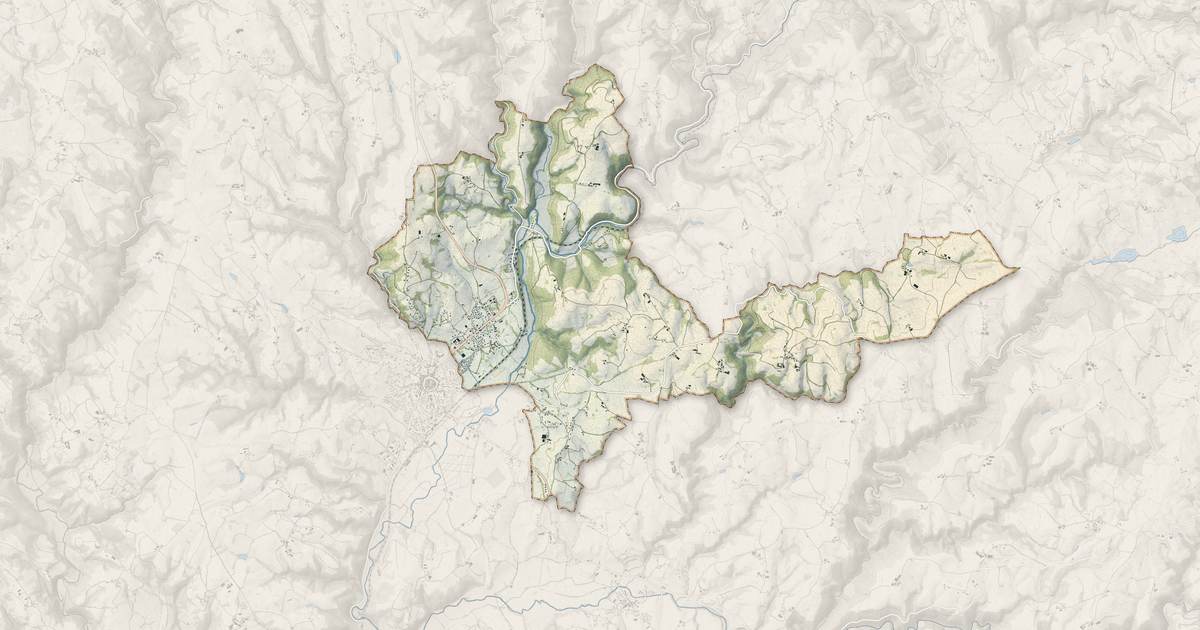 Portrait cartographique de Saint-Étienne-de-Maurs : relief, eau, forêts, bâti et voies, calculés à partir des données de l'IGN