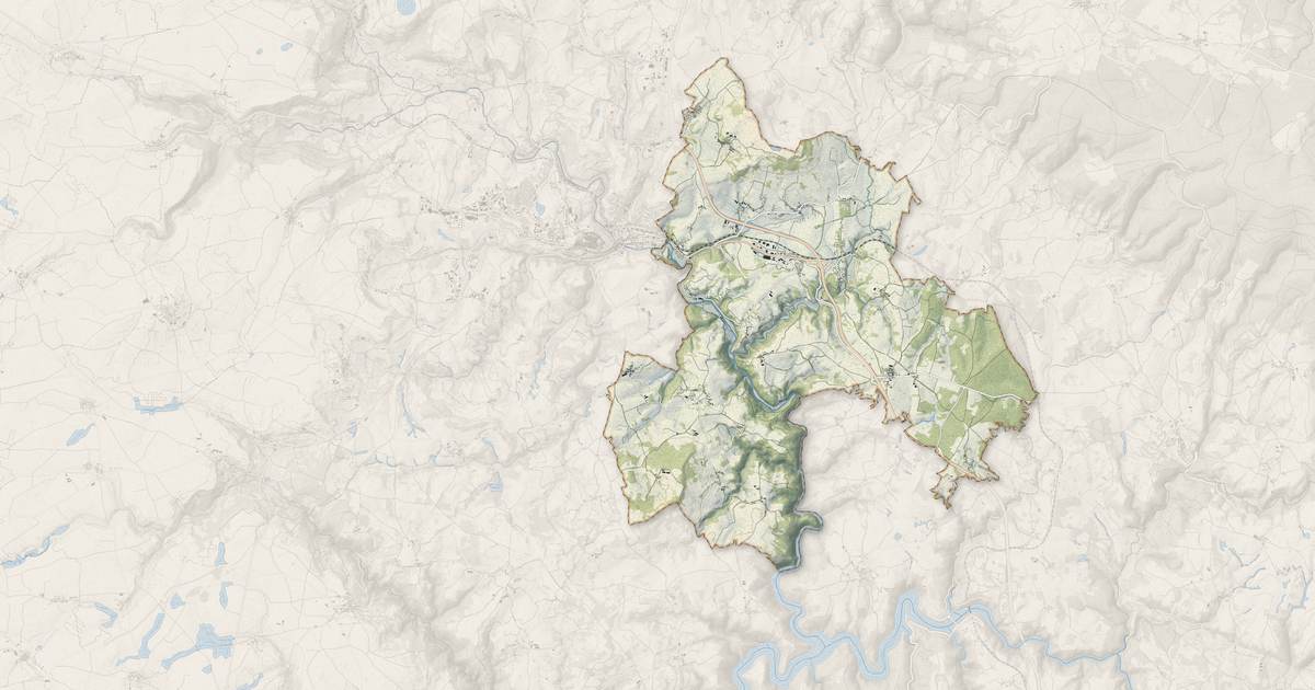 Portrait cartographique de Saint-Georges : relief, eau, forêts, bâti et voies, calculés à partir des données de l'IGN