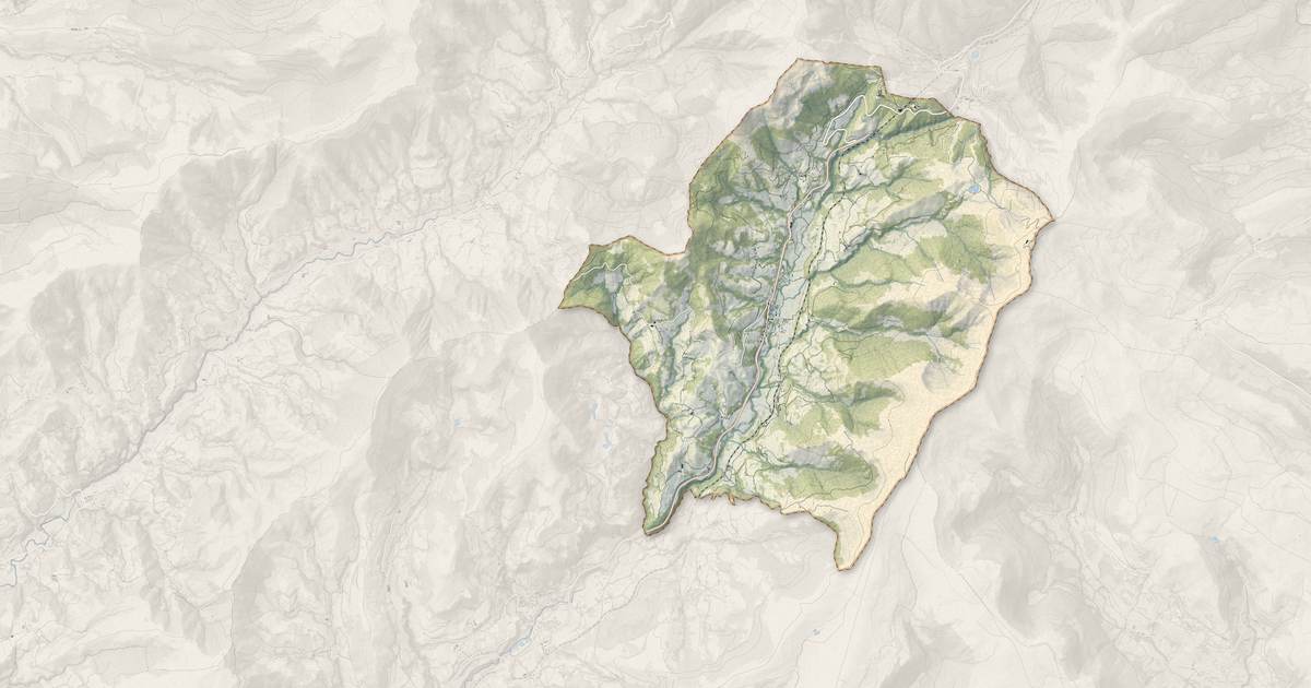Portrait cartographique de Saint-Jacques-des-Blats : relief, eau, forêts, bâti et voies, calculés à partir des données de l'IGN